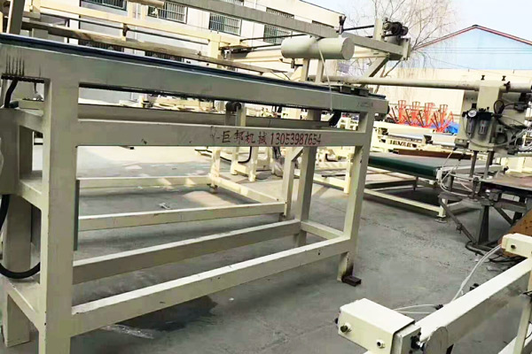 巨邦全自動(dòng)送板機(jī)