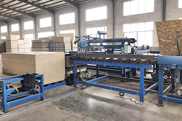 板材用送板機(jī)設(shè)備