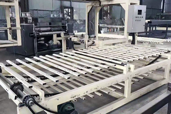 全自動送板機廠家?guī)私馊詣铀桶鍣C的結(jié)構(gòu)